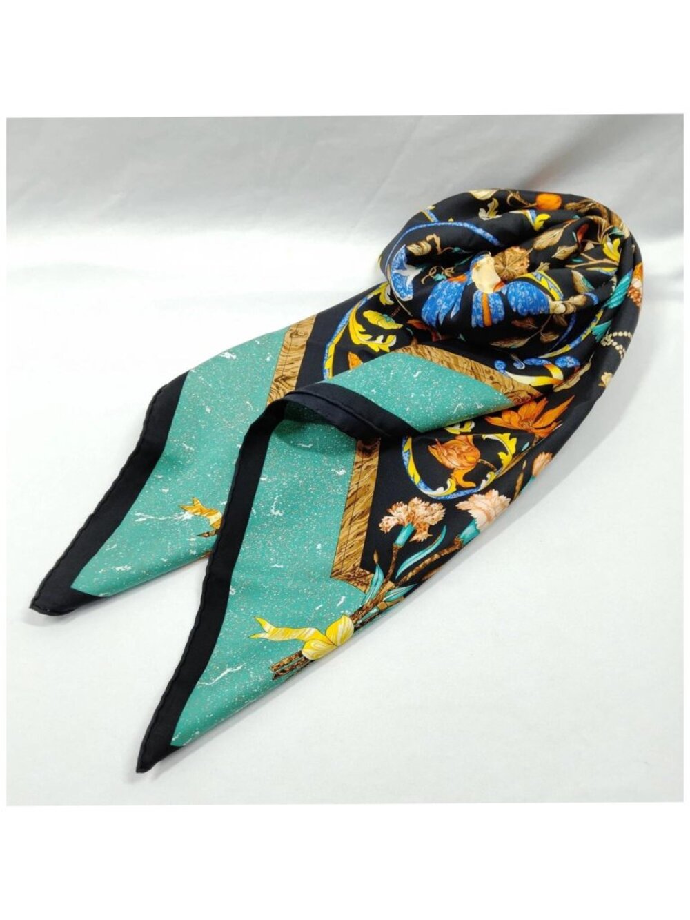 Authentic Hermès Pierres d’Orient Silk Carré 90 Scarf - Picture 4 of 10